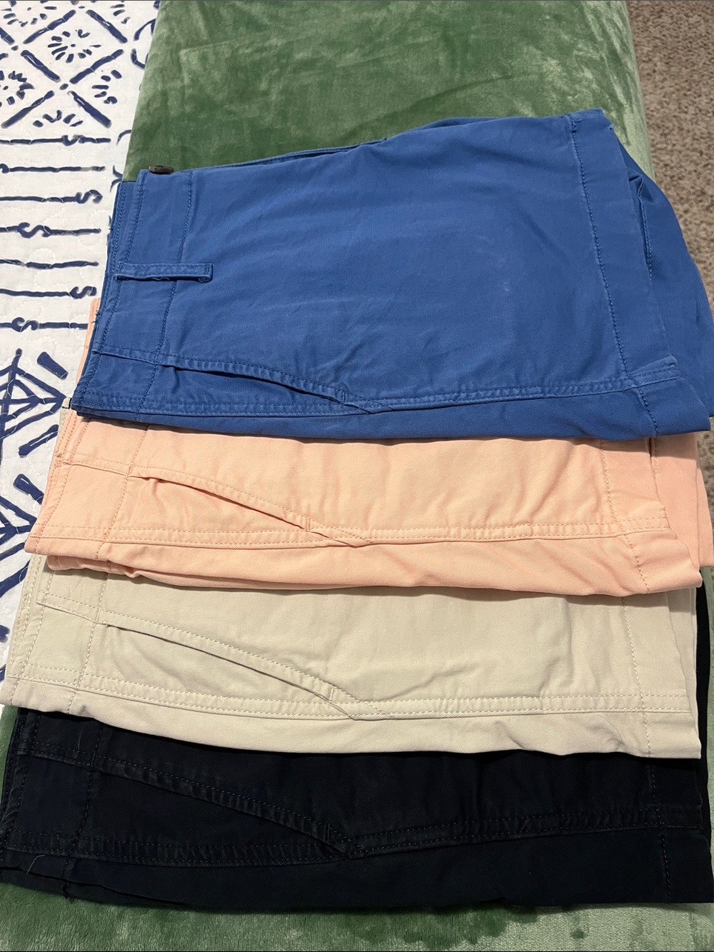 GAP Women's Shorts - Blue, Peach, Khaki, Black - Lot of 4 - size 6